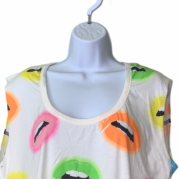 CHASER Neon Lips Tee White Sleeveless Hi-Lo - Picture 5 of 10